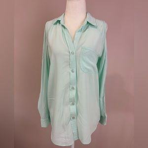 Small Relaxed Fit Mint Green Button Down Shirt Women Keyhole Shoulder